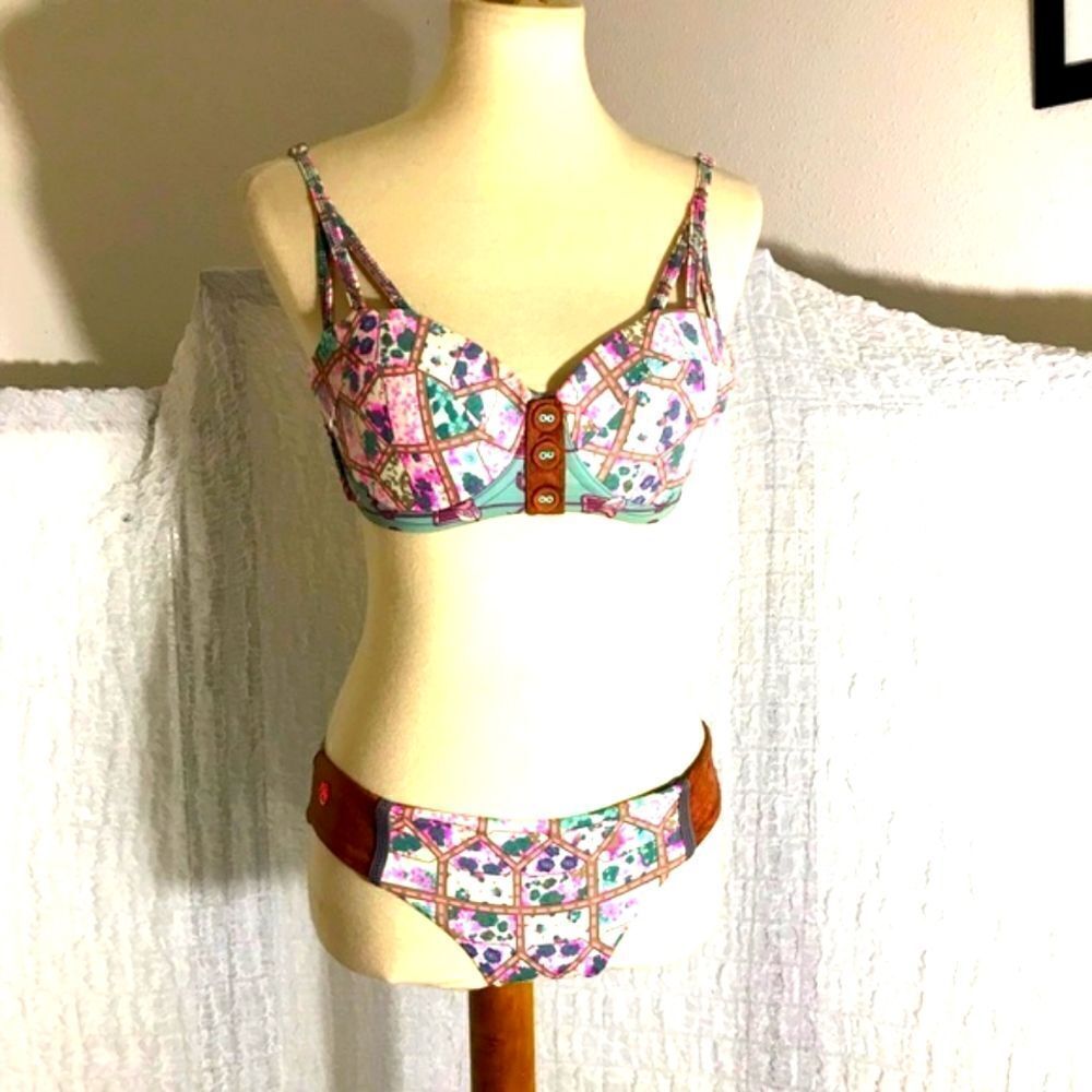 Maaji Underwire TwoβPieceβBikiniβSizeβLarge